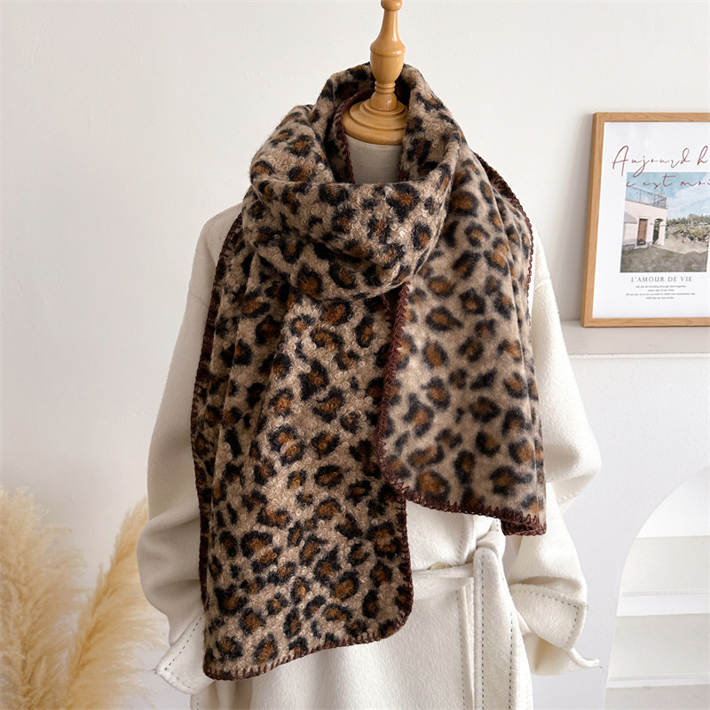 Jesienno-zimowy szal w panterk – Pashmina Wrap Large recenzja i cena