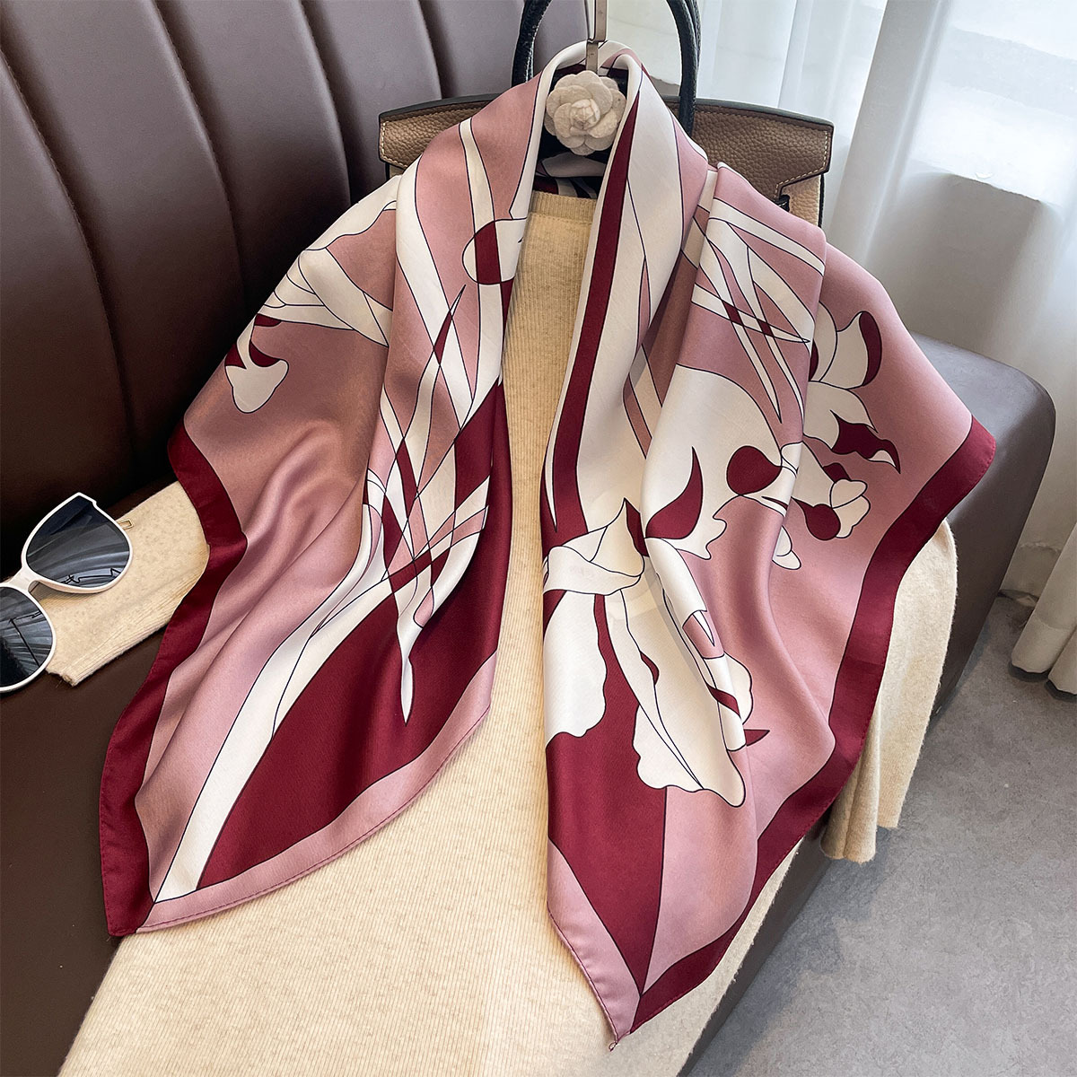 Luksusowa apaszka kwadratowa 9 – Ascot Neck Scarf recenzja i cena